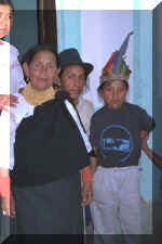 724_Ecuador_Shaman_Home_05.jpg (40931 bytes)