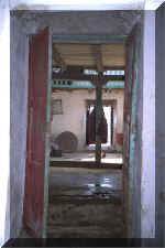 615_Ecuador_Shaman_Healing_Room_09.jpg (35601 bytes)
